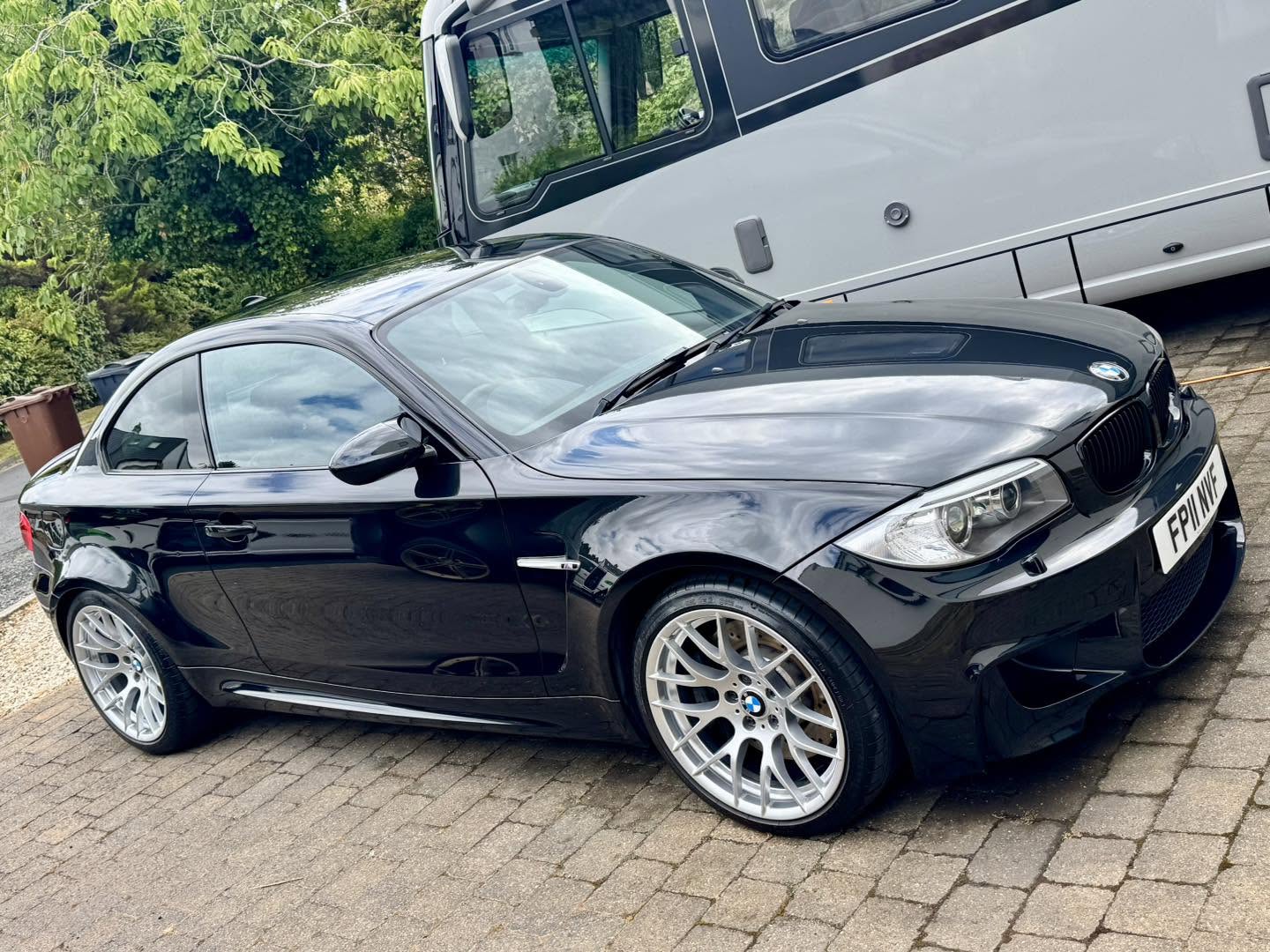 Black BMW 1M Coupé with deep reflections after paint correction